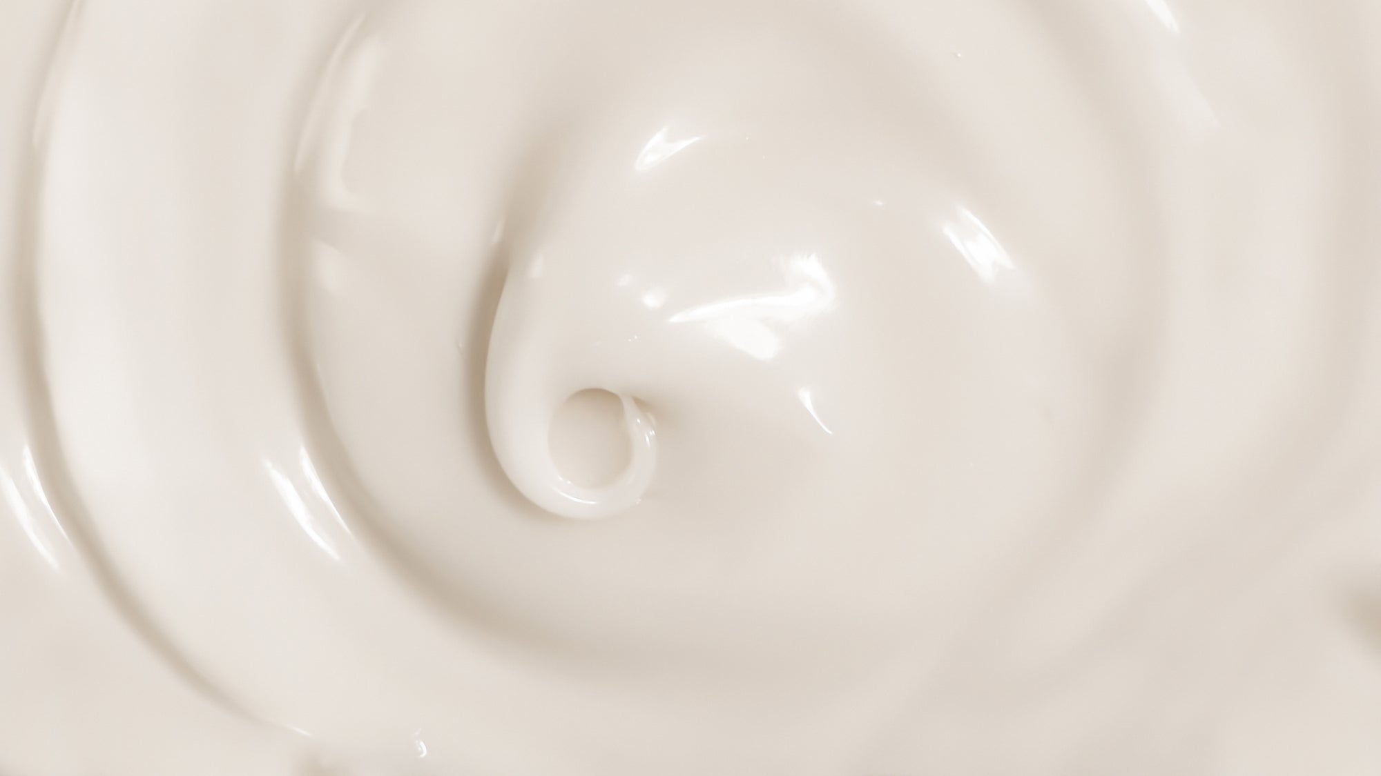 Dry Skin vs Dehydrated Skin: What’s the Difference?