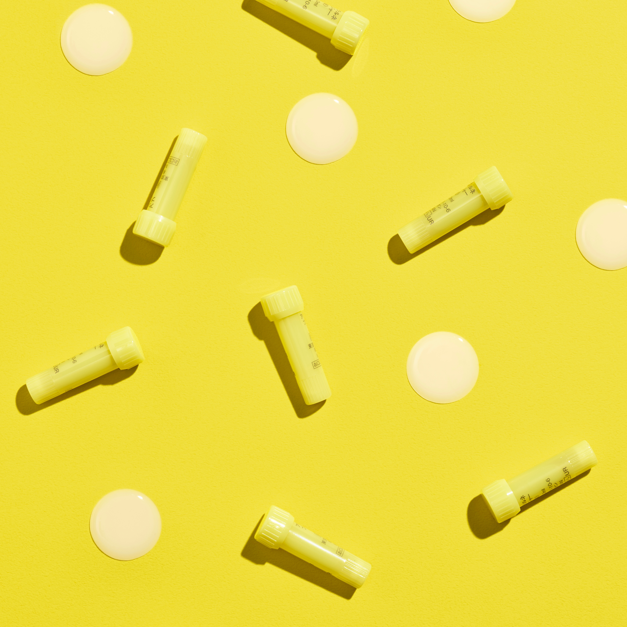 Flarune_Bright_Charge_Serum_Flat_lay_shot