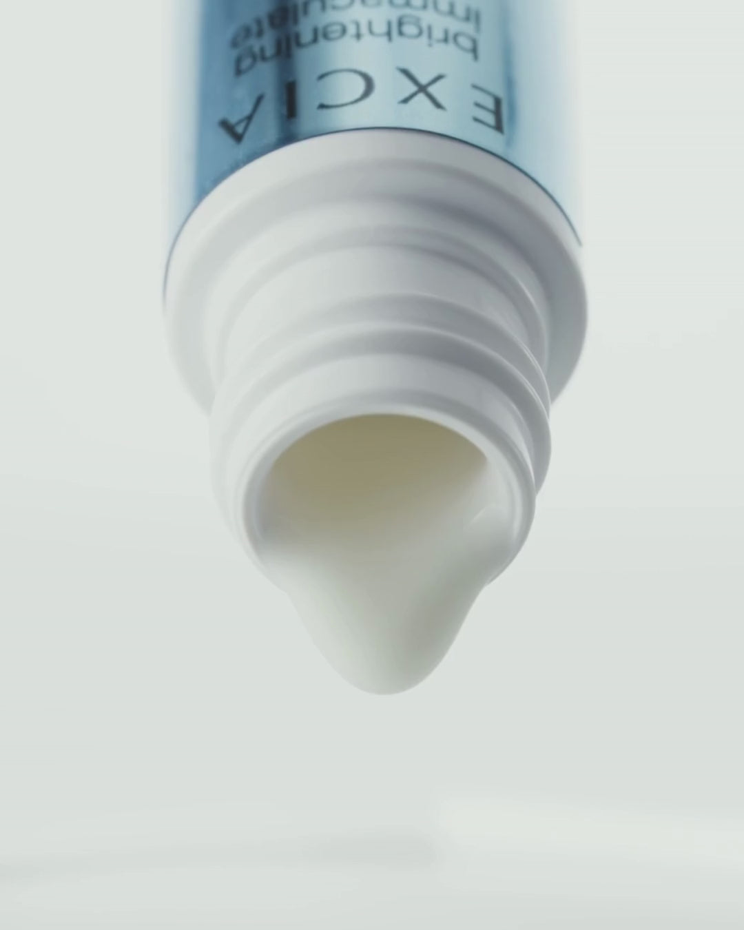 Load video: EXCIA BRIGHTENING IMMACULATE SERUM Z