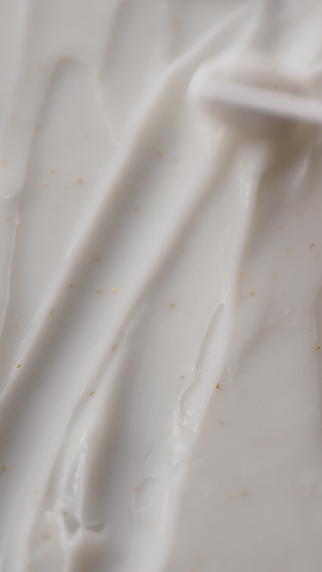Load video: AUTHENTIQUE The Cream